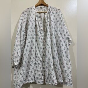 Doen Cream Blouse with Subtle Floral Pattern